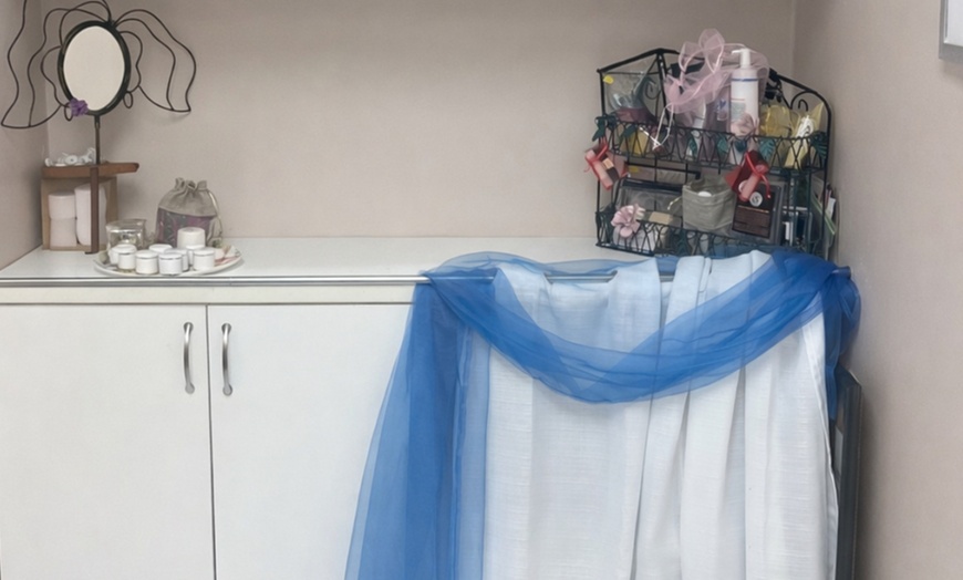 Image 5: Non-surgical facelift sessions for rejuvenated skin