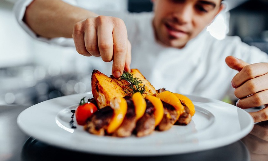 Image 16: Menú mediterráneo para 2 o 4 con postres y vino con vistas al mar