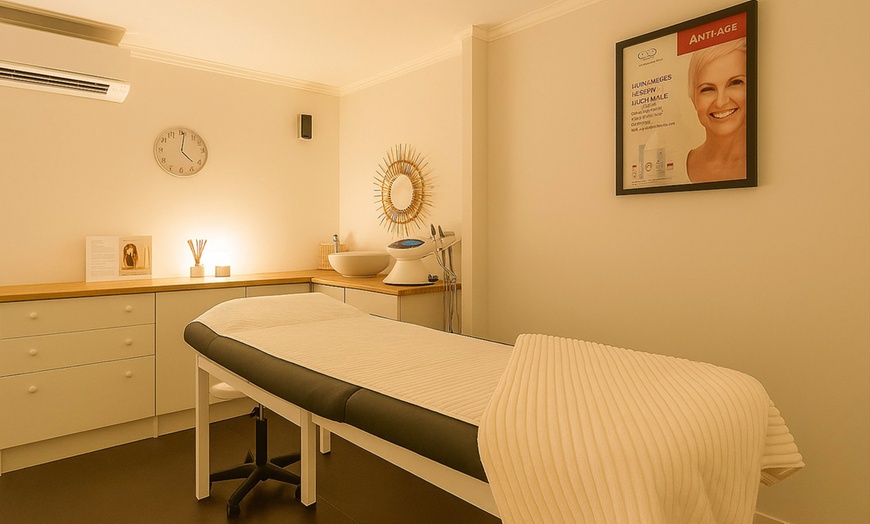 Image 2: Soin du visage pureté et modelage relaxant en option à Montélimar