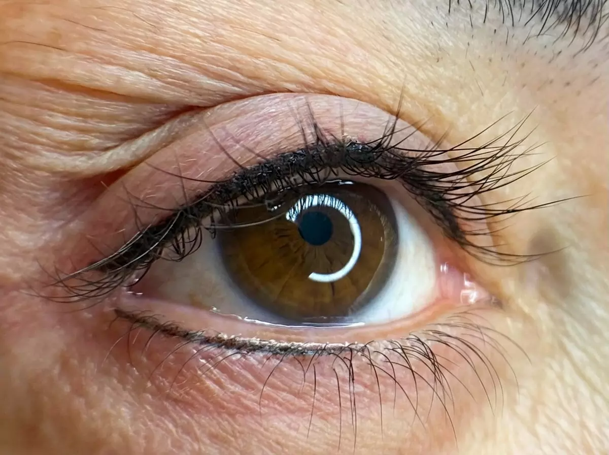 Permanent Eyeliner mit Schattierung für 1 Person - Perfekter Augenaufschlag für dich (66% sparen) - Second Medium
