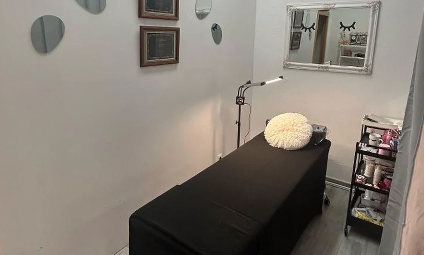 Image 4: Manicura, pedicura o ambas con esmaltado semipermanente