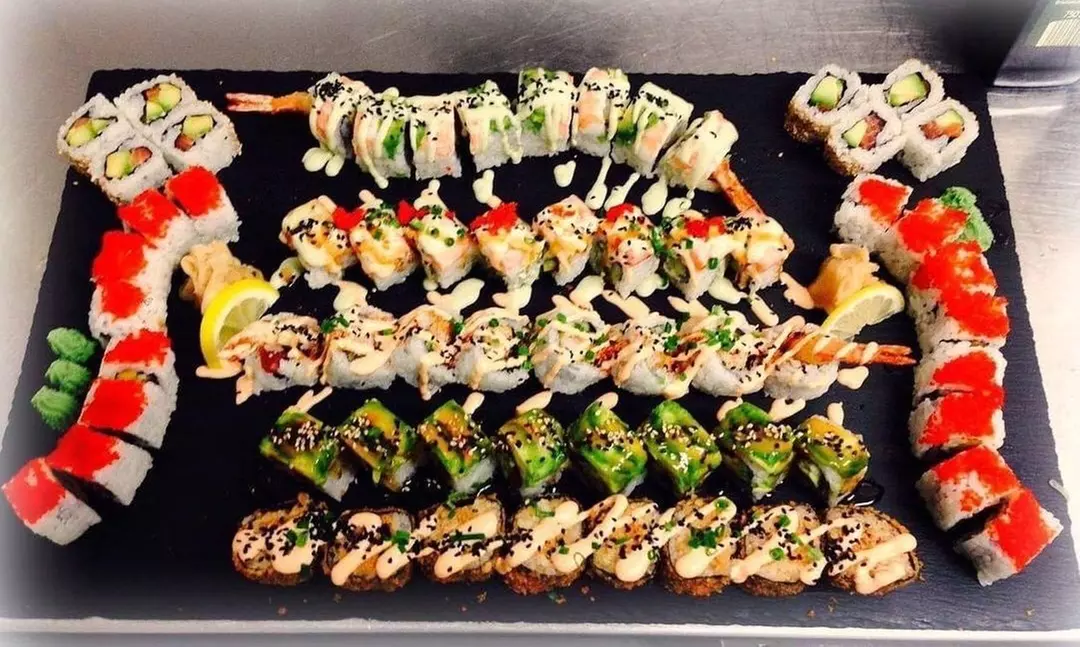 Sushi-Platte für 2 oder 3 Personen oder 4 bis 5 Personen