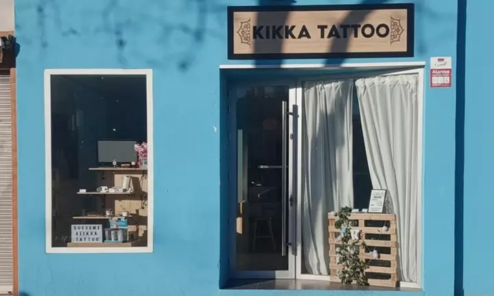 1 o 2 tatuajes minimalistas de 3 x 3 cm para 1 persona en tinta negra