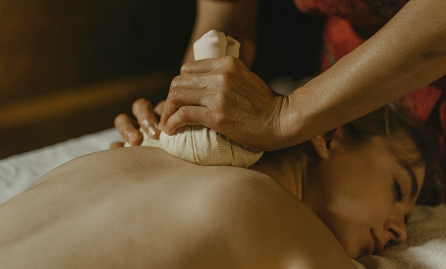 Image 2: Full-Body Massage Packages: Solo or Couple, 60–90 Min Options
