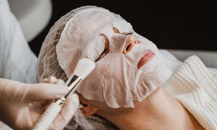 Image 3: Higiene facial, con microdermoabrasión, radiofrecuencia y máscara led