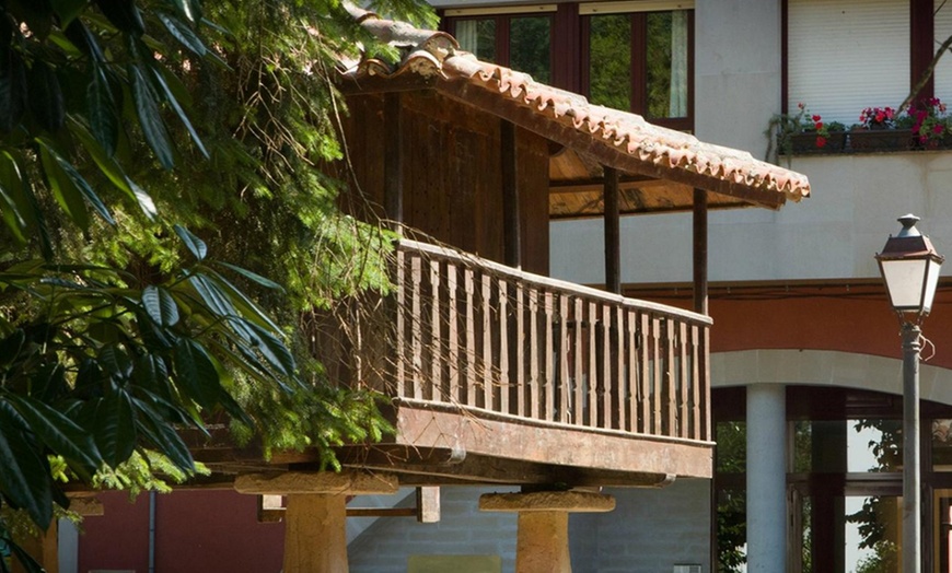 Image 12: Asturias: estancia con desayuno y detalle