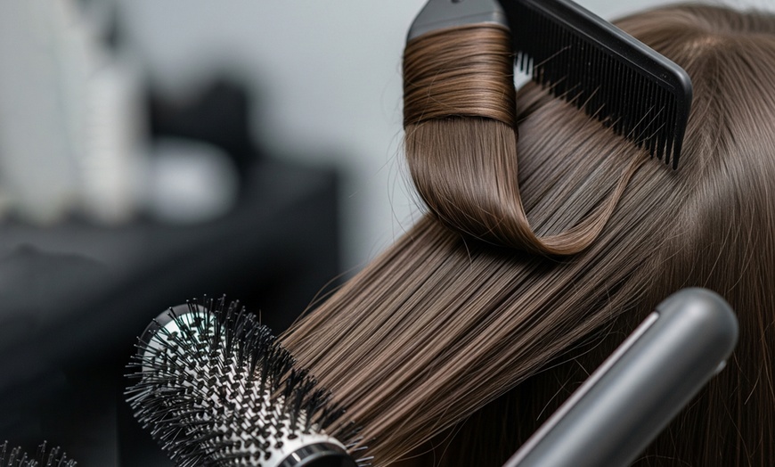 Image 2: Sesión de peluquería con mechas, lavado, mascarilla, corte y peinado 