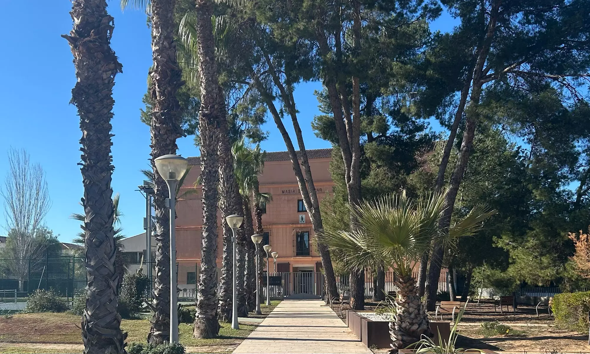 Relájate con acceso a spa, gimnasio y opciones de masaje y comida