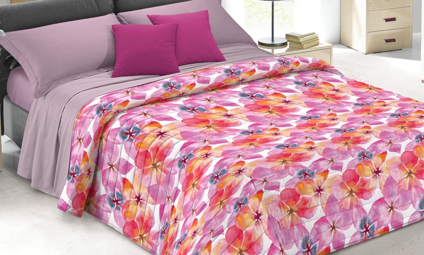 Image 6: Trapuntino estivo in microfibra