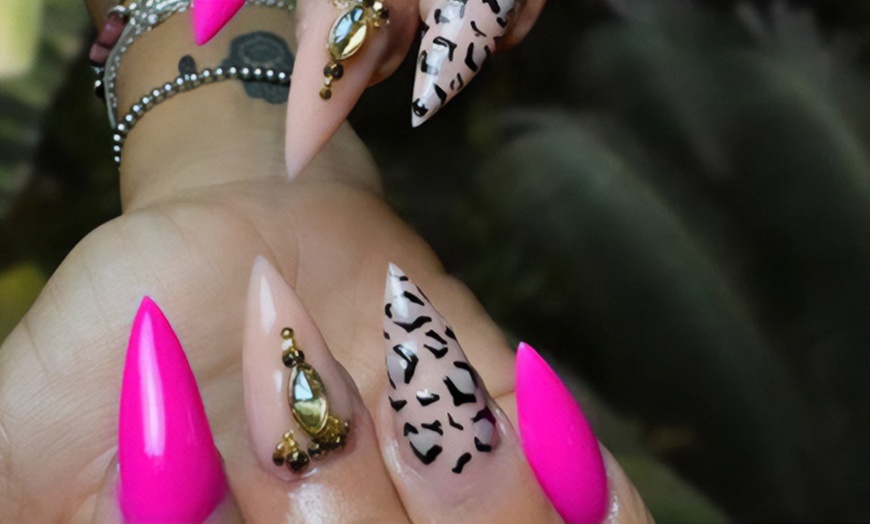 Image 3: Manicura, pedicura o manipedicura clásica o luxury con diseño de 1 uña