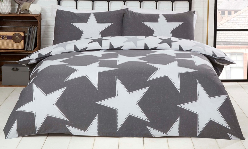 Image 1: All Stars Reversible Duvet Set
