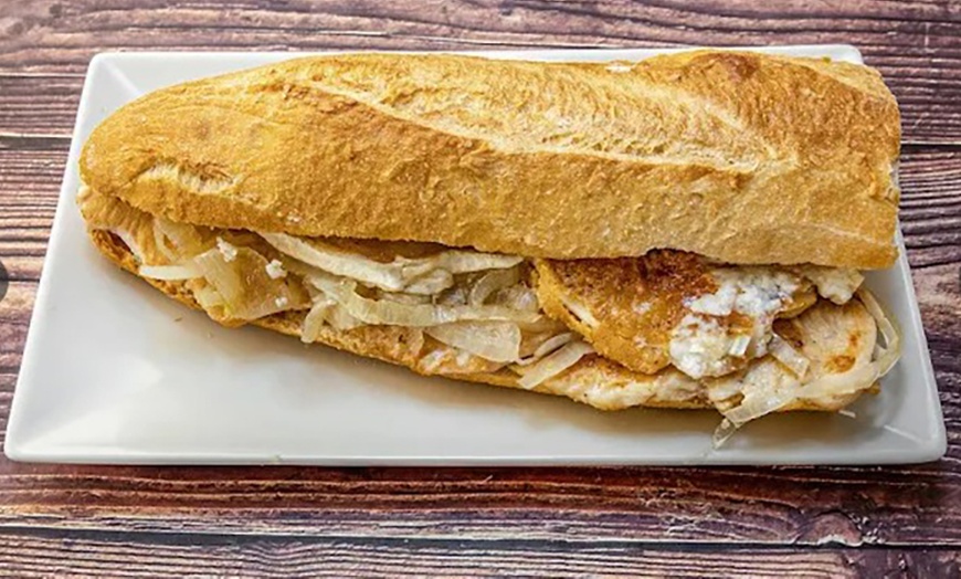 Image 20: Menú de hamburguesas con entrante, postre y bebida para 2 o 4 personas