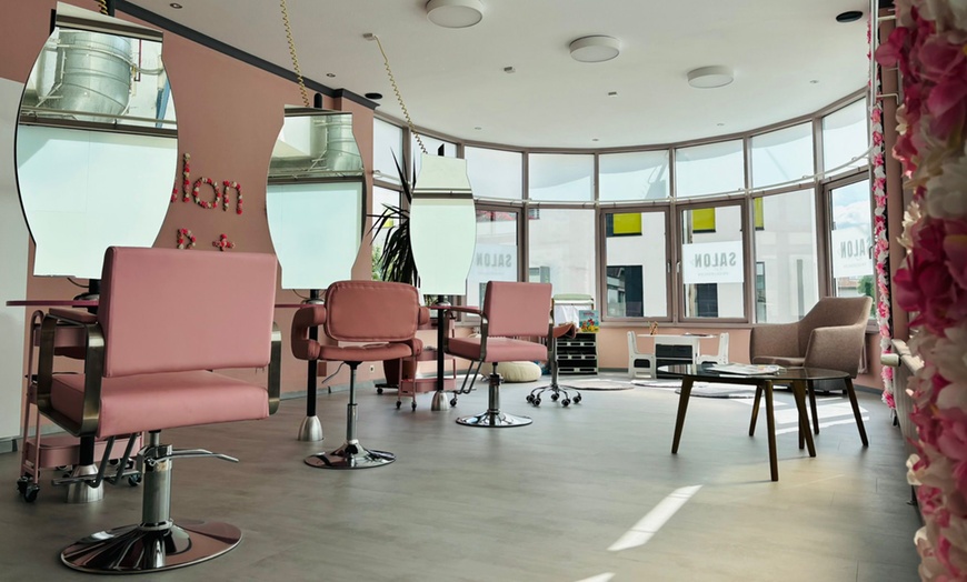 Image 2: Haarschnitt optional mit Maske, Strähnen, Ansatzfarbe oder Balayage