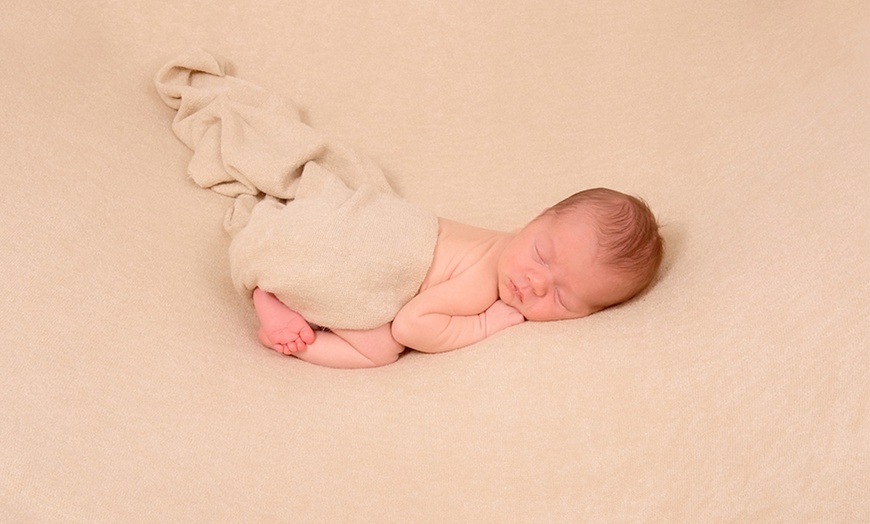 Image 2: Baby Photoshoot 90% Off