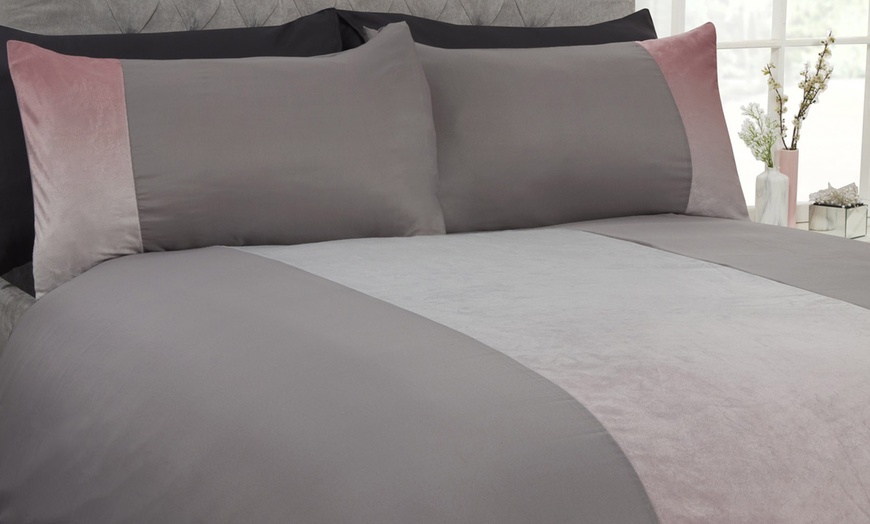 Image 5: Subtle Velvet Band Duvet Set