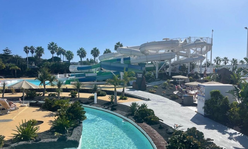 Image 18: Entrada para niño o adulto a parque acuático Aqualava en Lanzarote