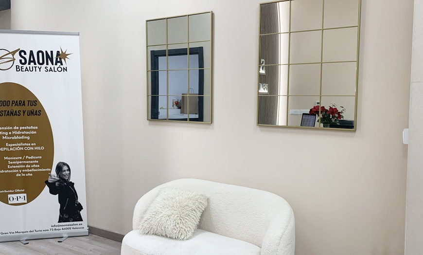 Image 12: Manicura o pedicura clásica o semipermanente con esmaltado OPI 