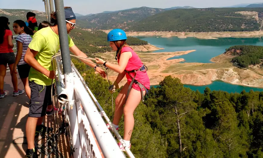Image 1: Escalada, rappel, tirolina o tiro con arco para hasta 8 personas 
