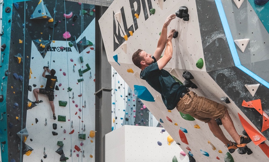 Image 4: Top Ropes or Guided Belay Classes 