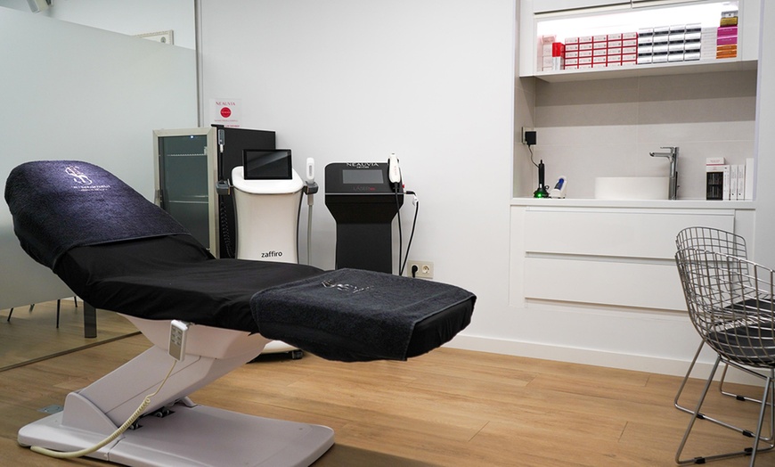 Image 4: 4 u 8 sesiones de mesoterapia médica en Centro Médico Sagrada Familia