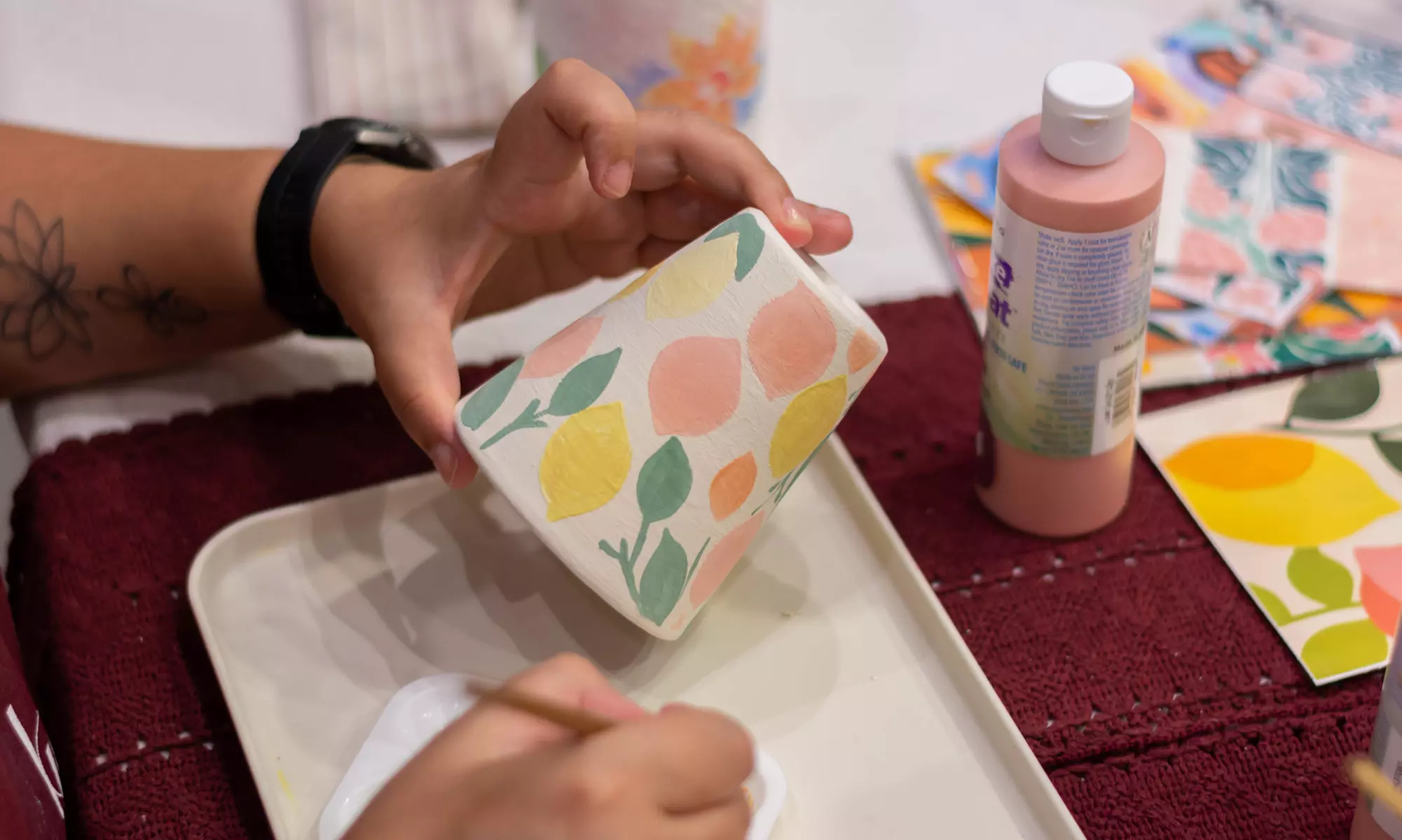 Taller de pintura en cerámica con bebida