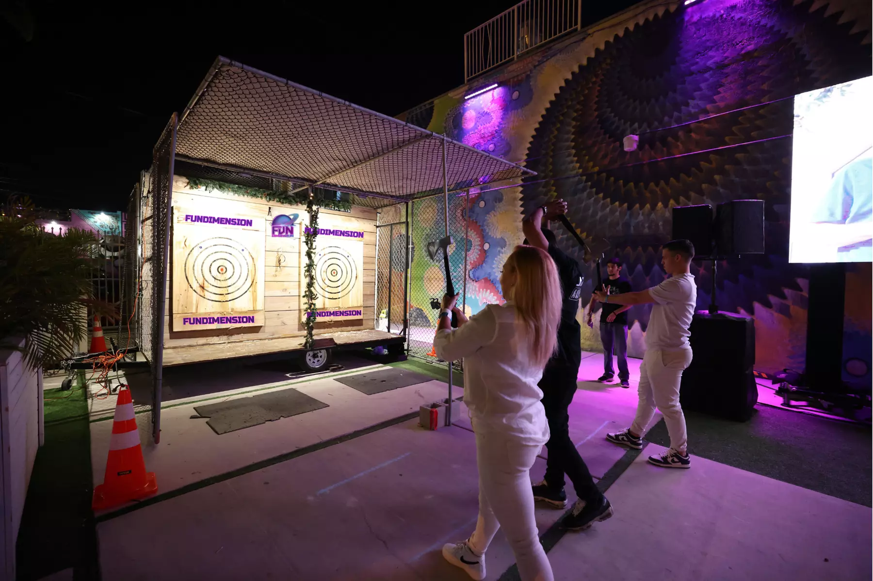 Axe Throwing & Arcade Games – Miami