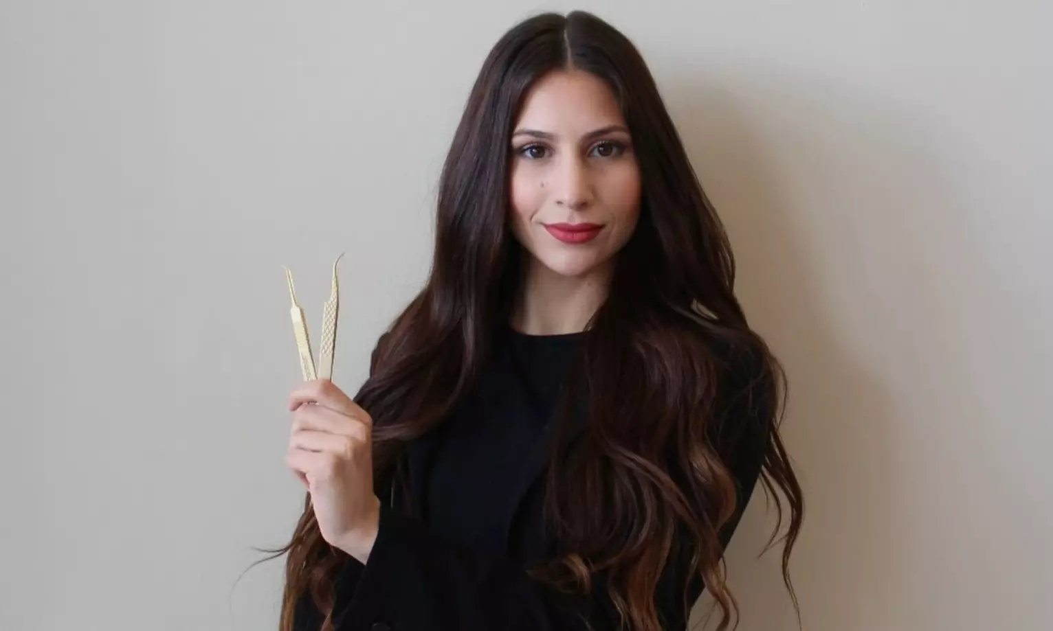 Enhance Your Eyes: Full Set of Eyelash Extensions w/ Free Brow Shaping