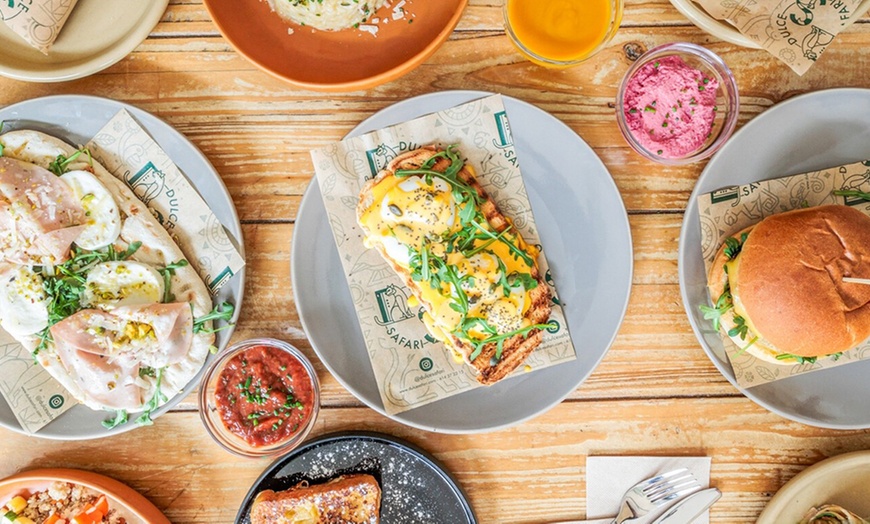 Image 2: Brunch o merienda para 2 o 4, con opciones dulces, saladas y gourmet