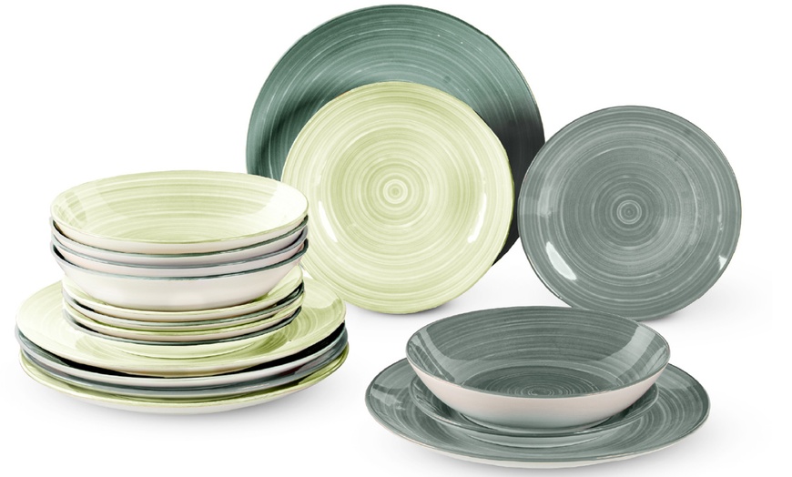 Image 11: Set di 18 piatti in porcellana colorati