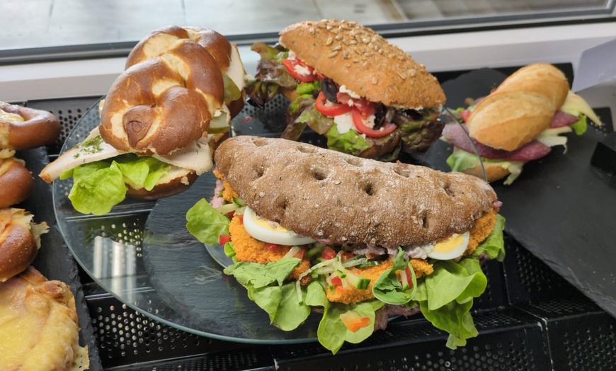 Image 4: 1, 2 oder 4 große Sandwiches und Heißgetränk nach Wahl