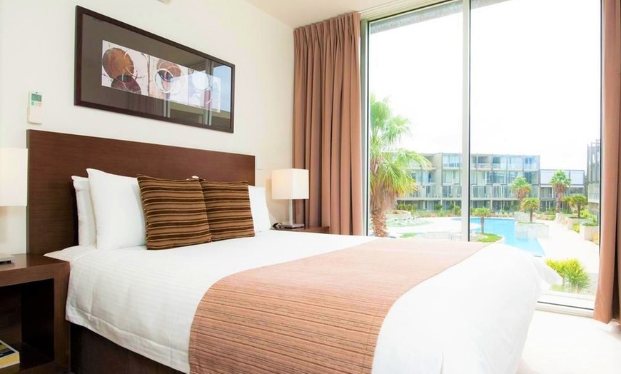 Image 6: Torquay: 4,5* 2-Night Beachside Stay