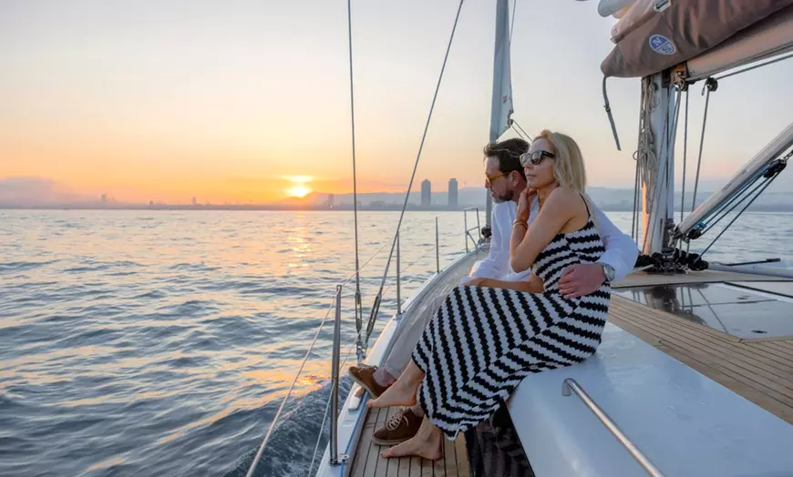 Image 10: Paseo de 2 horas en velero con bebida y picoteo para 1 o 2 personas