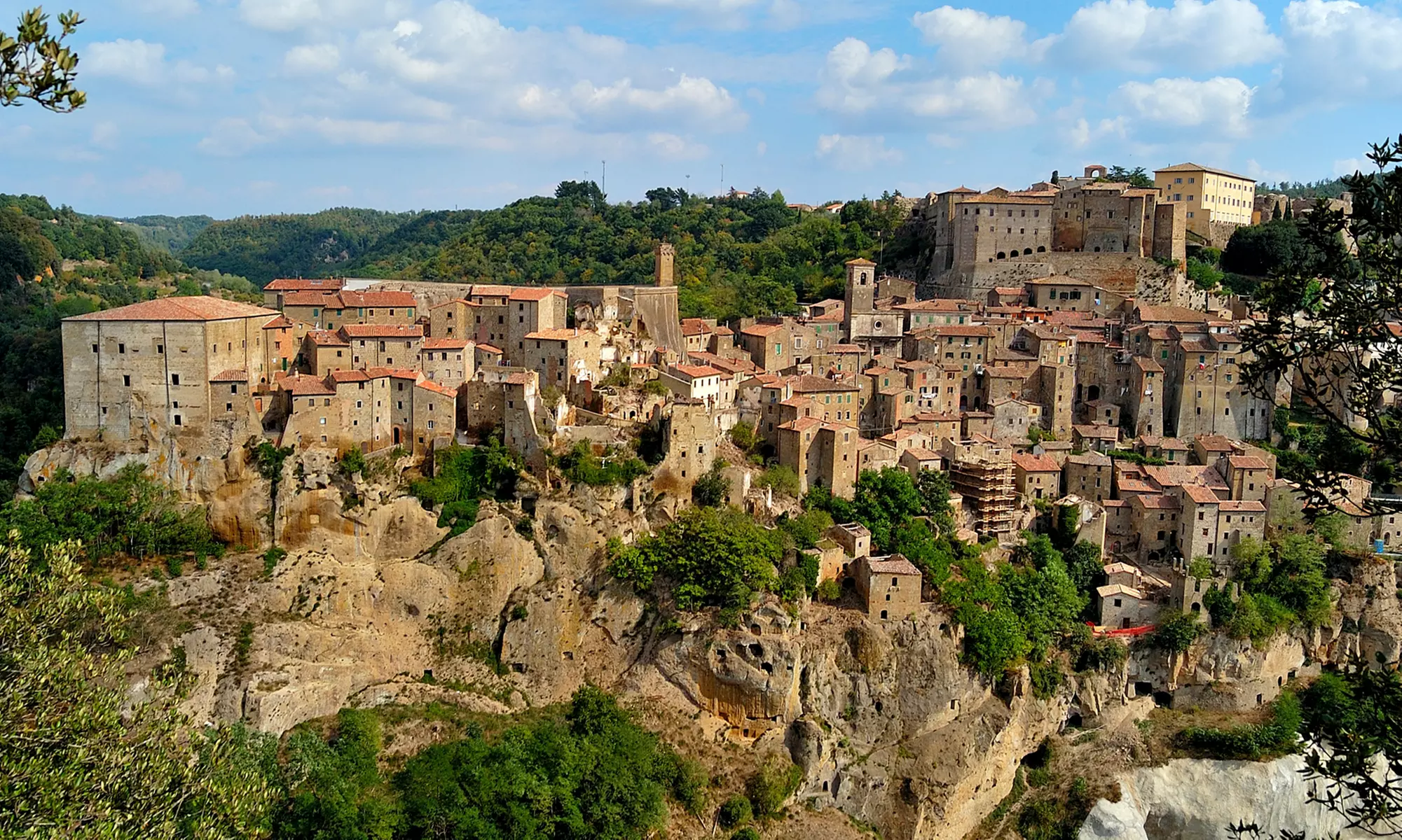 Saturnia: fino a 3 notti, colazione + bottiglia di vino