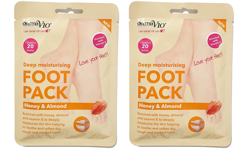 Image 9: Up to Nine Derma V10 Moisturising Foot Packs