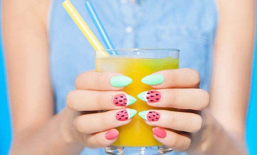 Image 7: 1 sesión de manicura, pedicura, manipedicura o uñas acrílicas para 1