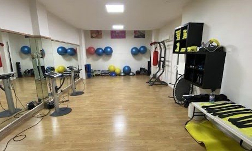 Image 6: 6 o 12 sesiones de electroestimulación muscular con entrenador