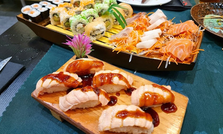 Image 1: Buffet libre de sushi por la noche para dos personas