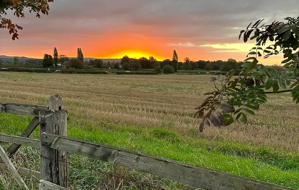 York: 1 or 2 Nights Overnight Pod Stay with Bottle of Prosecco