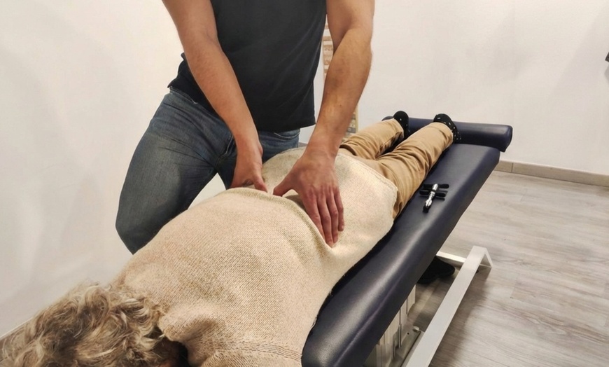 Image 5: Examen postural y ajuste quiropráctico con termografía