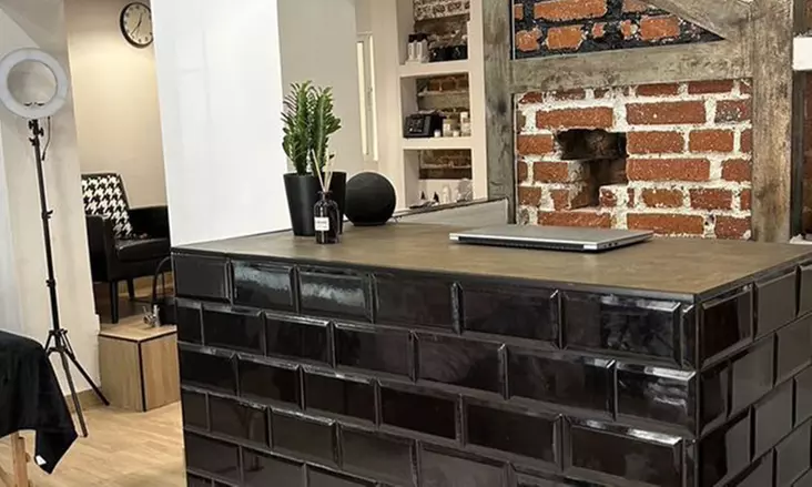 Uñas con gel o acrílico, esmaltado semipermanente y opción a diseño