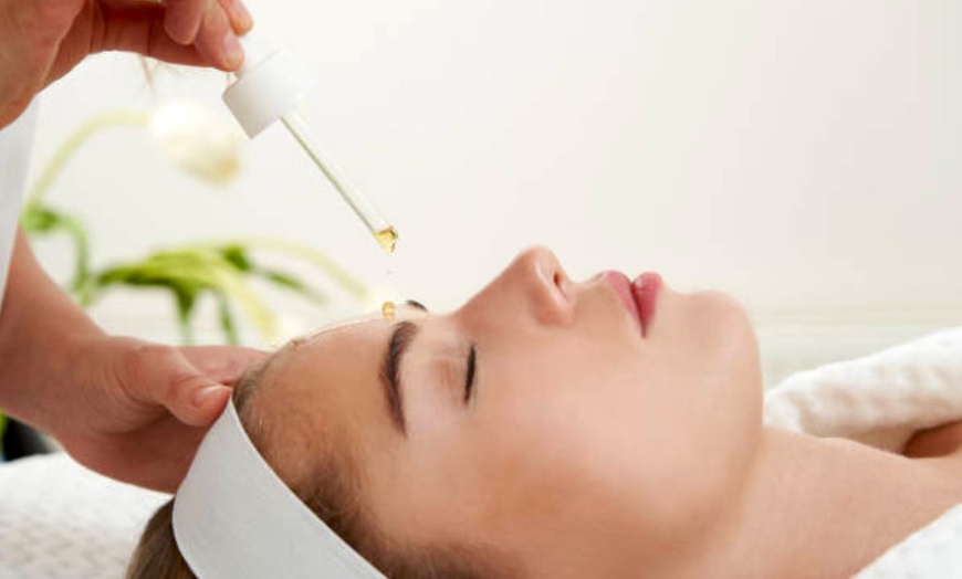 Image 10: Limpieza facial express, profunda o rejuvenecedora con serum y masaje