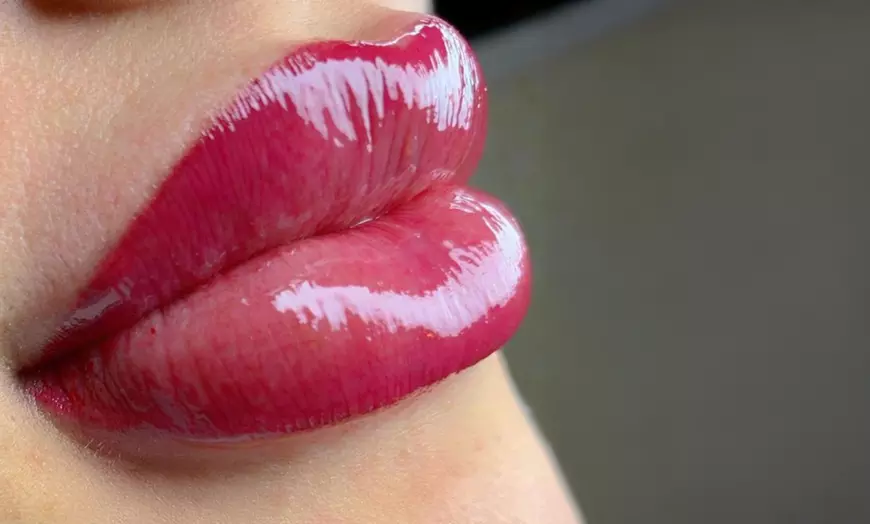 Image 1: Met Semi-permanente make-up vollere strakkere lippen