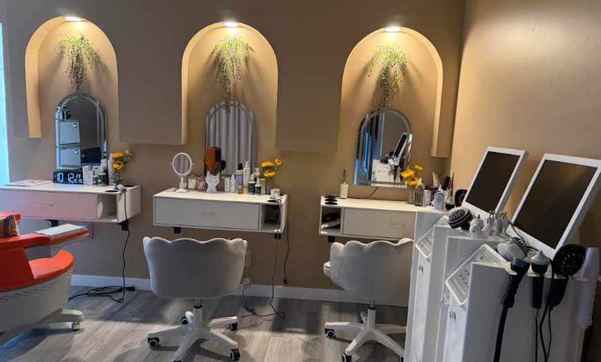 Image 4: 60-Minute Classic or Premium Water Circulation Head Therapy and More