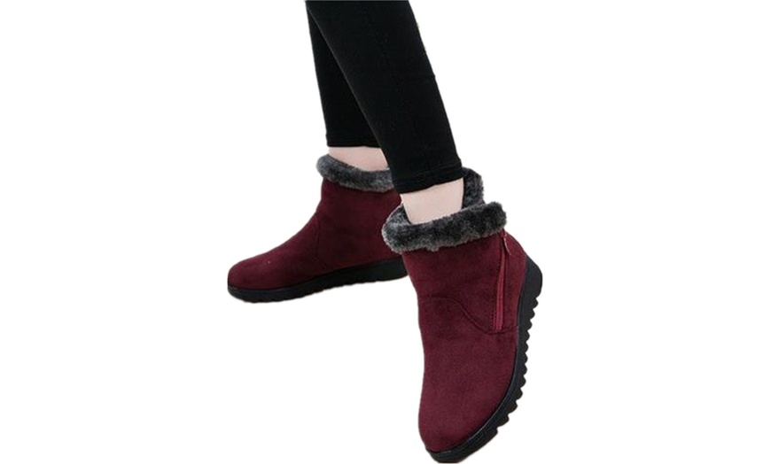 Image 7: Waterproof Slip-On Ankle Boots