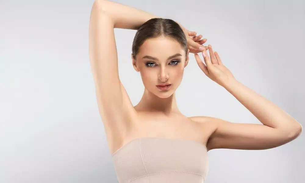 Powder Gel Manicure with Eyebrow Services at Deluxe I nails (18% Off) - Second Medium