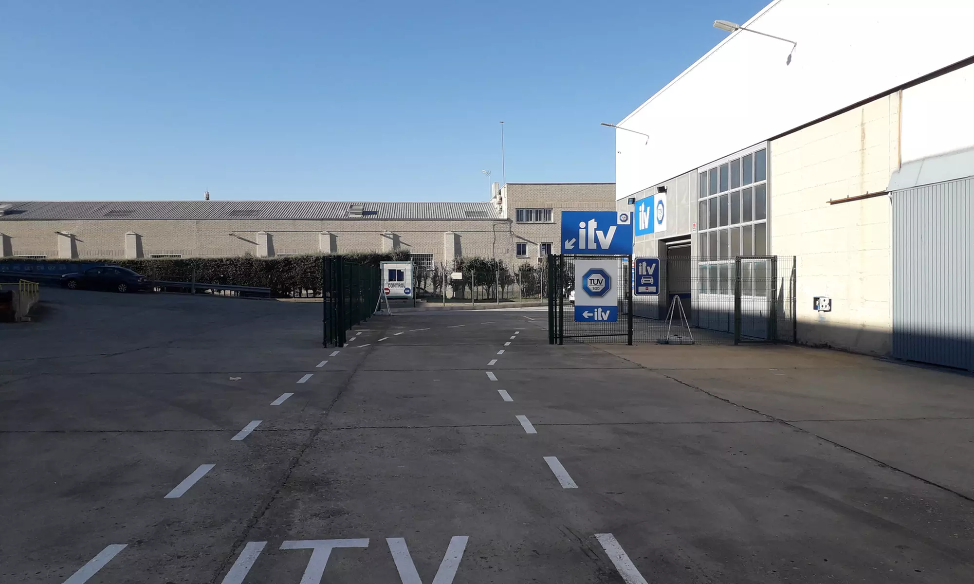 ITV con tasas incluidas para vehículos gasolina o diésel en horas promo o cualquier hora en ITV Coslada Centro TÜV SÜD - Second Medium