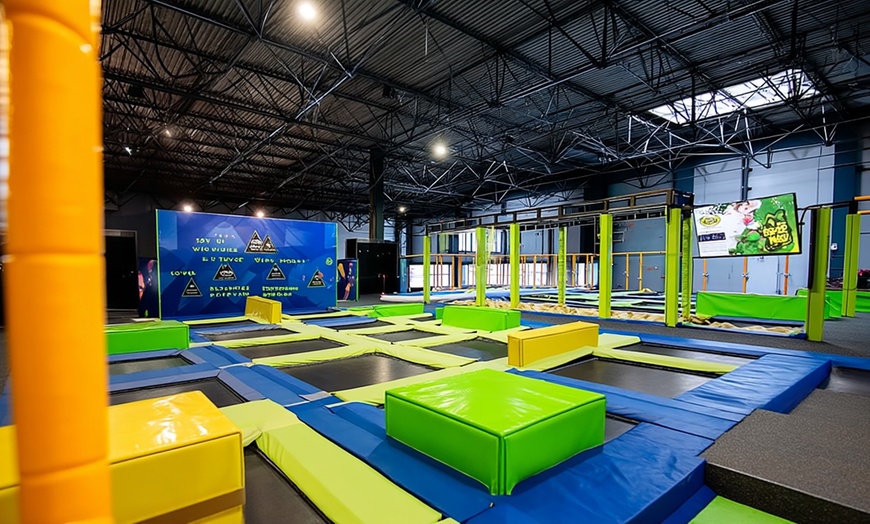 Image 4: Rozrywka w parku trampolin i dmuchańców: nawet cały dzień zabawy!