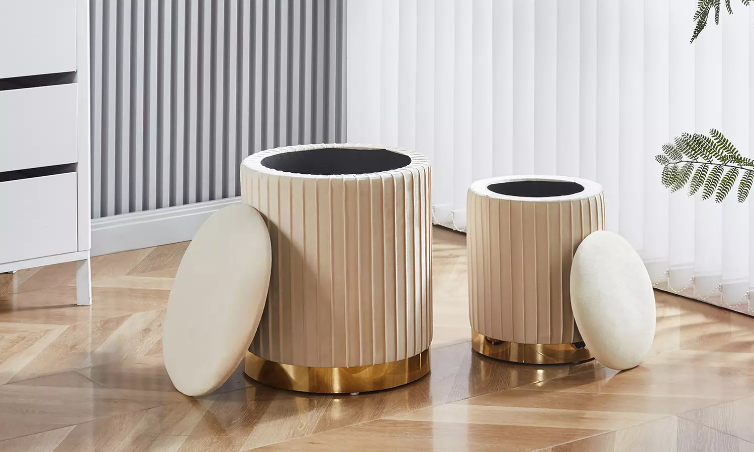 Velours poef met bergruimte