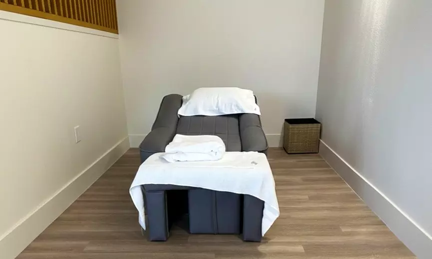 60 or 90-Min Deep Tissue Massage w/ Warm Oil, Hot Towels & Hot Stones