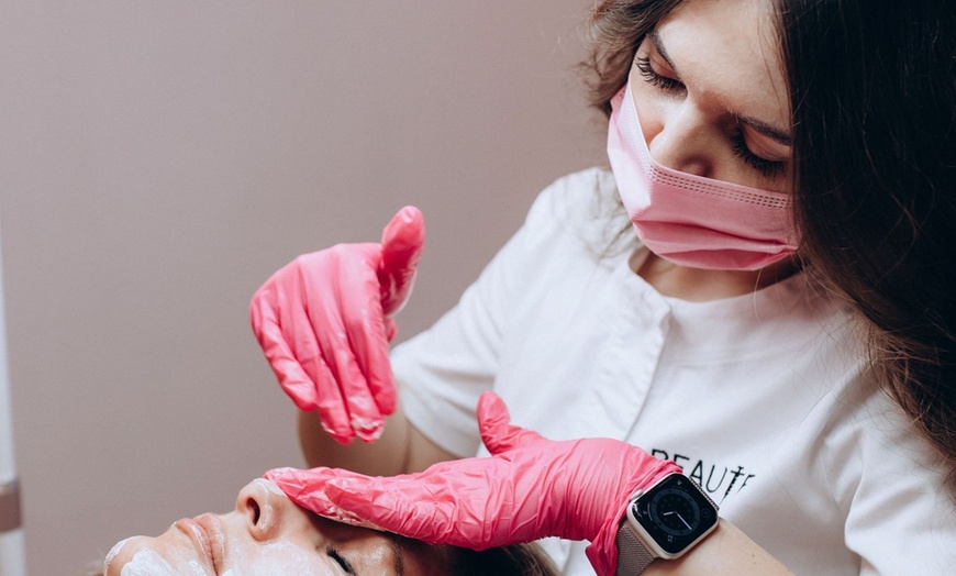 Image 2: Oczyszczanie twarzy: manualne lub kombinowane z peelingiem